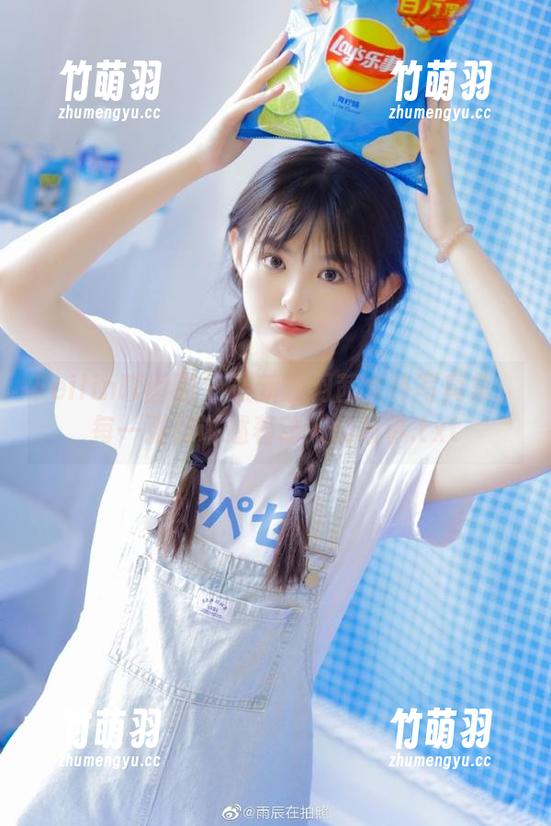 Feilin嗲囡囡 - 最新慕羽茜女仆写真集：每一张都讲述着动人的故事.txt