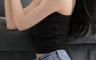Feilin嗲囡囡 – 走进陈怡曼的时尚世界：精彩套装美图图包，完美诠释个性化魅力.txt