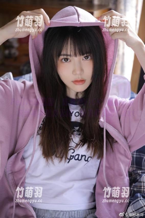 Feilin嗲囡囡 - 陈雅漫VICKY最新分享，灰丝写真魅力无限，快来欣赏吧！.txt