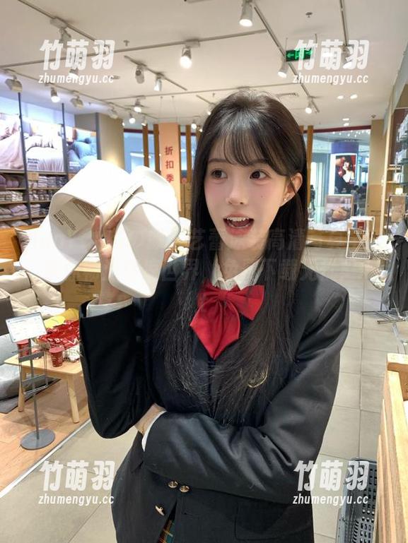 HuaYan花の颜 - 艺蕾泳装高清写真全集，带你畅游清凉世界，免费下载无忧！.txt