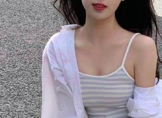 IMZSOCK爱美足 – 包包教室写真系列合集：精美图片展现她的风格，感受不一样的视觉冲击！.txt