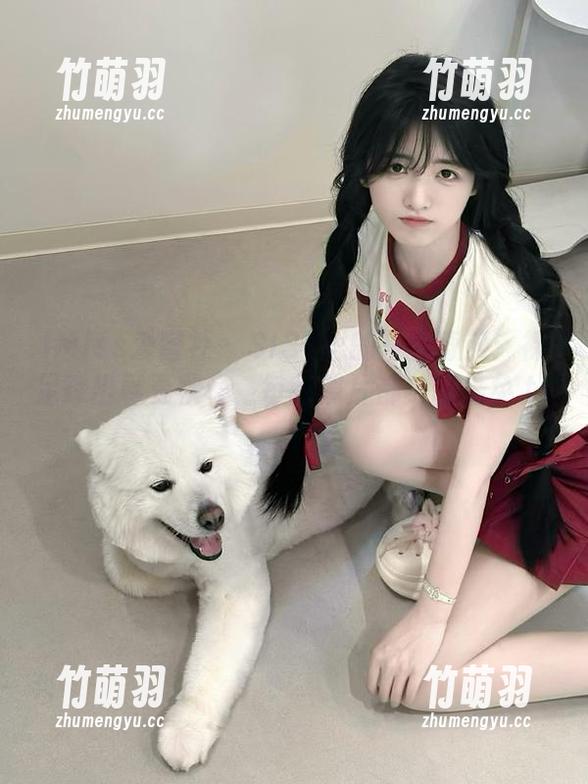 IMiss爱蜜社 - SISY思的写真奇旅：裸足踩出春夏秋冬，每张照片都美轮美奂.txt