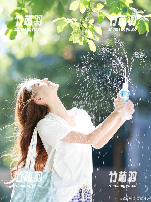 IMiss爱蜜社 - 探索杨紫嫣candy短裤风格，精美图包作品让你心动.txt