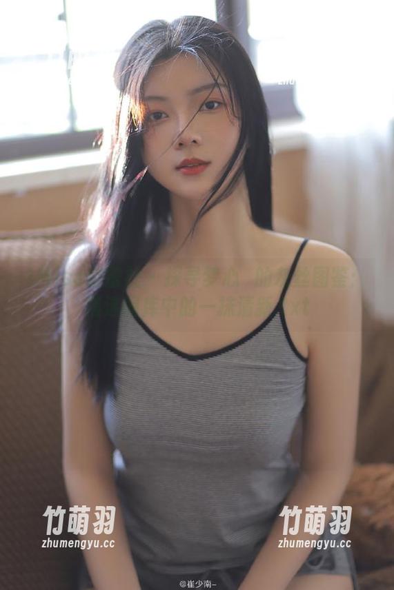 IMiss爱蜜社 - 探寻梦心玥的灰丝图鉴：精选图库中的一抹清新.txt