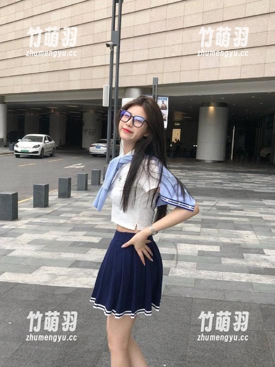 ISHOW爱秀 - 连体衣作品集：雨露LuLu原图带来视觉盛宴，展现她的独特个性与气质.txt