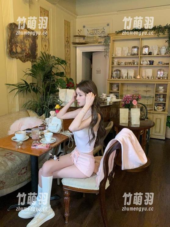 Kimoe激萌文化 - 在沈欣雨的灰丝美图合集里，寻找属于自我的那份优雅与独特！.txt