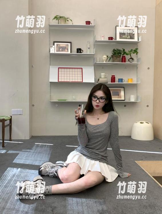 KuukoW倾情呈现：超乎想象的Eris图包，让每一张都引发无限遐想！.txt