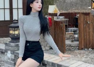 LeYuan星乐园 – E杯奶茶的吊带写真全集来袭，下载解锁她的独特风格与气质！.txt