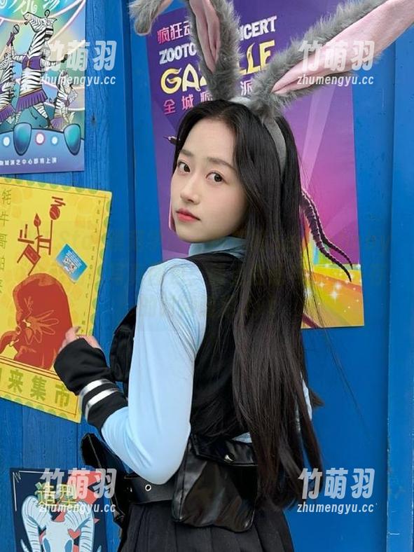 MFStar模范学院 - 柳侑绮Sevenbaby全新肉丝写真图包：感受性感与优雅并存的时尚前沿.txt