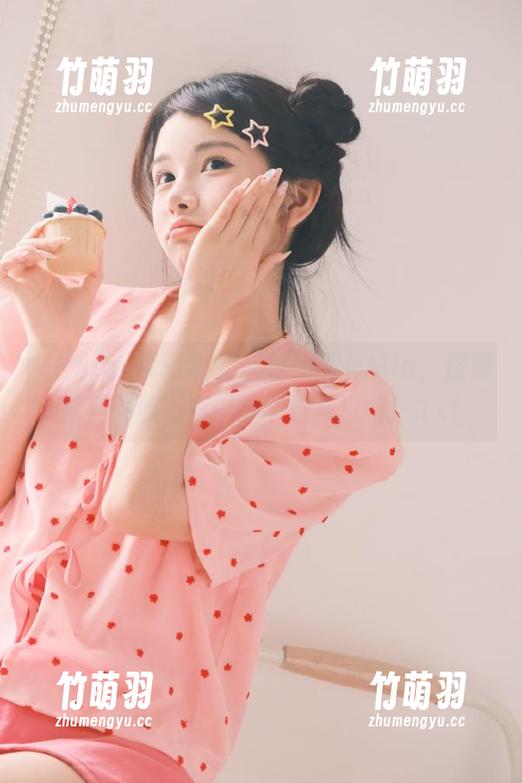 MFStar模范学院 - 跟随美七Mia，探索高清制服写真中的个性与风格！.txt