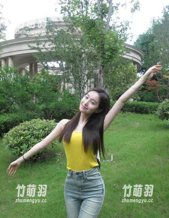 MiStar魅妍社 - 追寻“FoxYini孟狐狸”的足迹：多样美脚图集资源尽在其中.txt