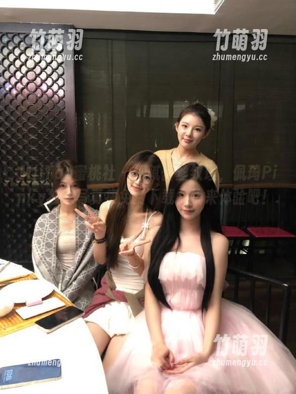 MiiTao蜜桃社 - 细腻蕾丝纹理，佩琦Pinky独家写真集免费下载，快来体验吧！.txt