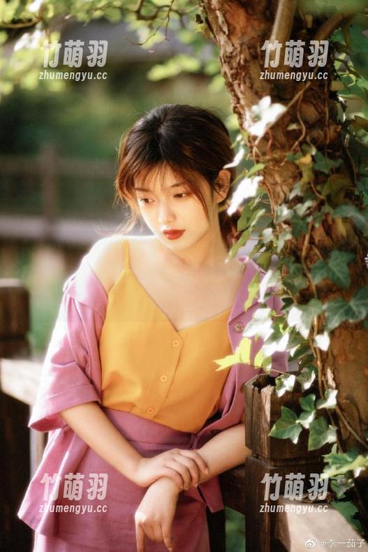 MintYe薄荷叶 - 走进Lunana_lee的透明视界：她的写真与美图让人心动不已.txt