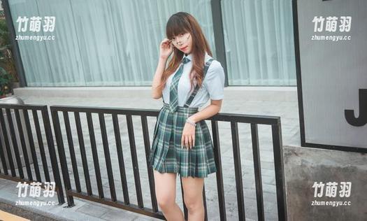 瞧瞧Money冷冷的眼镜写真合集，精彩照片带你领略摄影的无限魅力！.txt
