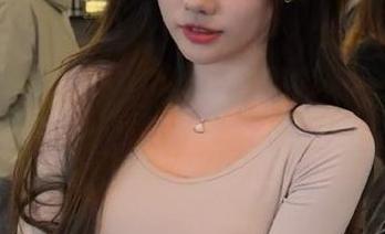 最新PuyPuyChan校服写真照片大赏，探索她在校园中的故事与梦想.txt