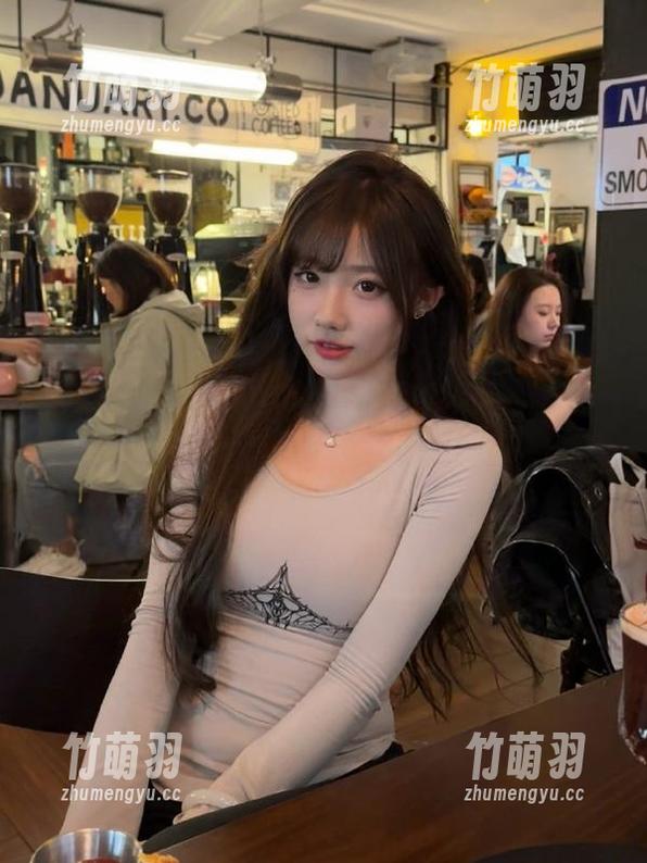 最新PuyPuyChan校服写真照片大赏，探索她在校园中的故事与梦想.txt