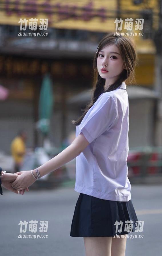 SIW斯文传媒 - 观看甄珍的可爱图包，感受她在镜头前绽放的青春与活力！.txt