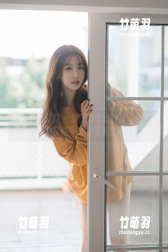 SIW斯文传媒 - 龙跃的奇妙旅程：无圣光礼服写真中的绝美美图.txt