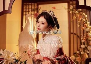 整个夏天都被Shika小鹿鹿的西瓜写真包围，快来欣赏这些精彩图片！.txt