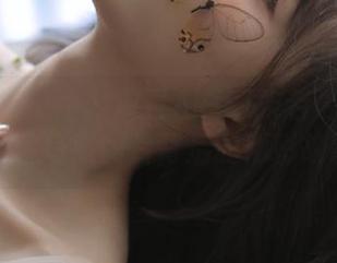 TGOD推女神 – 观看Akiki朱若慕美脚写真，体验每张图片背后的精彩故事.txt
