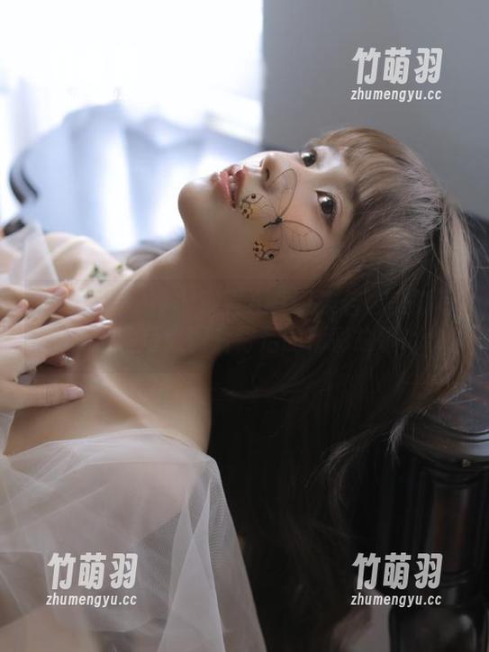 TGOD推女神 - 观看Akiki朱若慕美脚写真，体验每张图片背后的精彩故事.txt