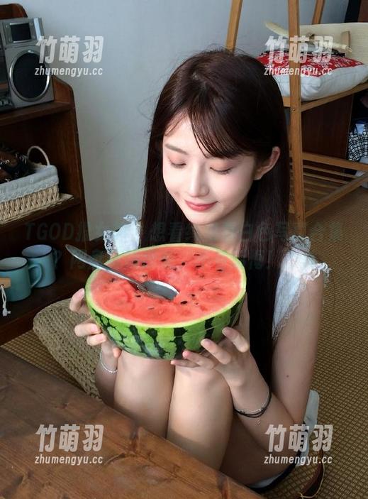 TGOD推女神 - 想看绮里嘉白色写真合集？网盘链接速来，不看后悔！.txt