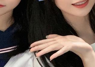轻柔白衬衫与Tomoyo酱的甜美瞬间，写真合集让你心动.txt