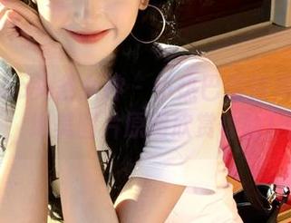 TouTiao头条女神 – 小热巴倾情演绎肉丝风情，绝美图片原图欣赏体验！.txt