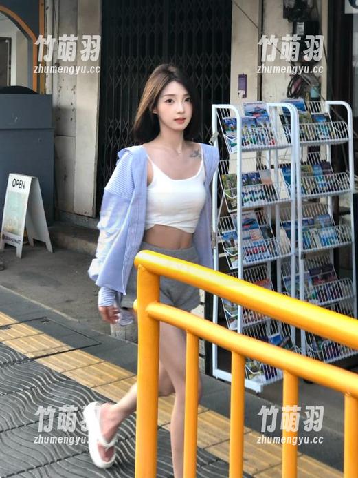 TouTiao头条女神 - 走进王一涵的世界，连衣裙高清壁纸，感受她的每一寸魅力！.txt
