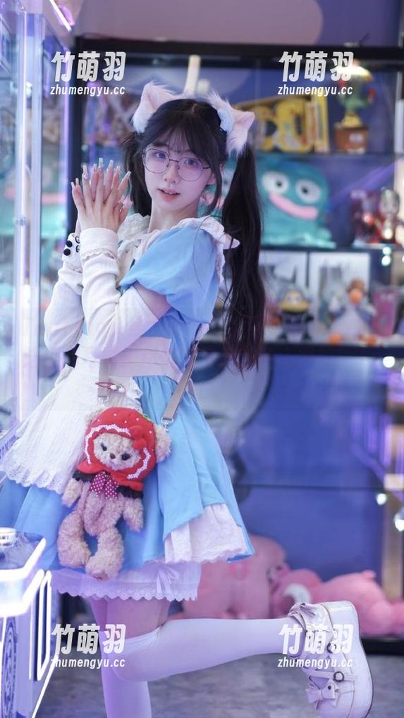TouTiao头条女神-白一晗 TouTiao头条女神 - 让我们在线分享白一晗黑色写真,尽情欣赏她的迷人图片!.txt
