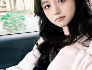 TouTiao头条女神 – 陈怡曼高跟鞋最新作品集：独特视角下的时尚风情.txt