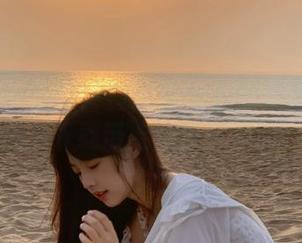 TouTiao头条女神 – 陈怡曼的居家时光写真，快来下载带走这份宁静吧！.txt