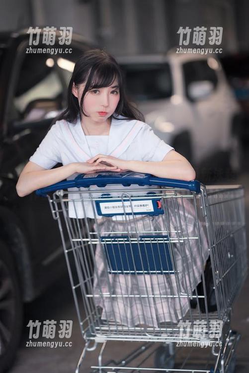 UGirls尤果网 - 周予然在线发布最新泳装作品，带你走进迷人的海滨世界.txt