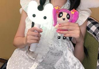UGirls尤果网 – 周于希最新连衣裙写真，带你感受不一样的时尚之旅.txt
