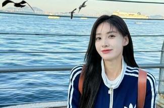 UGirls尤果网 – 最新甜心张辛苑写真合集更新：她的魅力无法抵挡！.txt