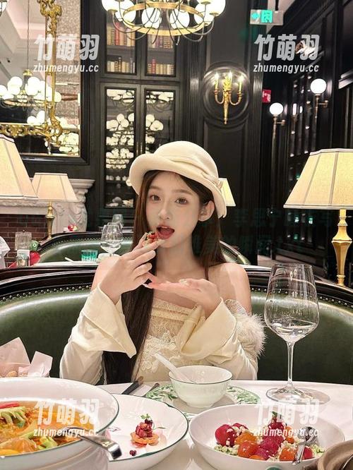 UGirls尤果网 - 更新分享：李思宁睡衣写真原图，展现梦幻唯美的瞬间.txt