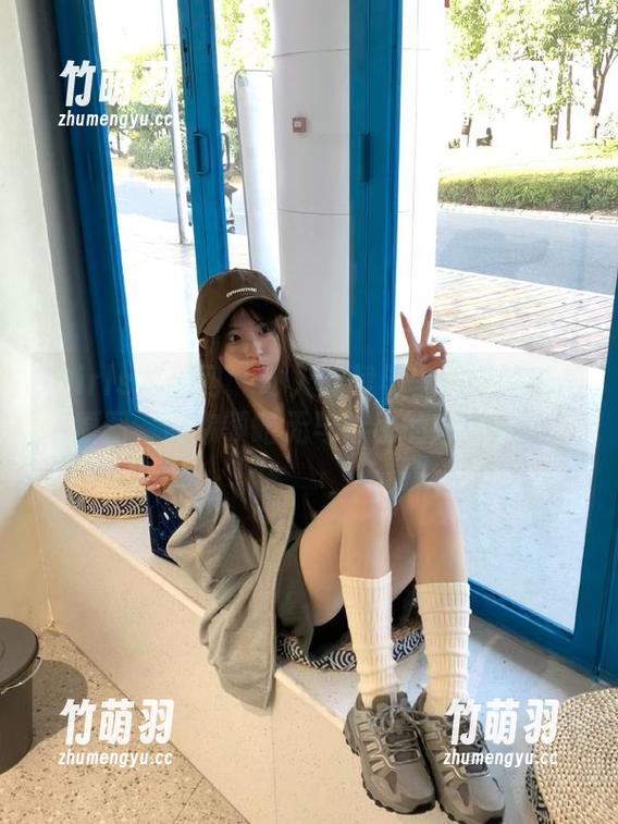 UGirls尤果网 - 动人红裙与李思宁的私拍原图，带你领略无与伦比的魅力.txt