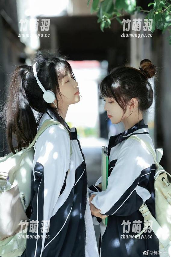 UGirls尤果网 - 用无圣光捕捉李莉莉的连衣裙瞬间，尽享美图带来的视觉盛宴.txt