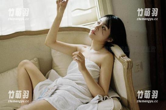 UGirls尤果网 - 在旗袍中绽放：李颜儿独特风格的写真壁纸欣赏.txt