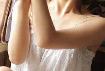 UGirls尤果网 – 夏日浪潮，温鈊怡泳池写真美图，探索魅力与自然的极致融合.txt