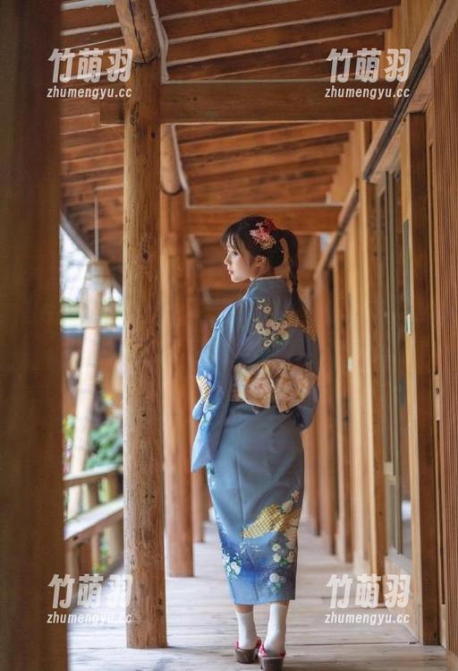 UGirls尤果网 - 芊小童短裤摄影作品，高清图库里的清透气息与时尚风范.txt