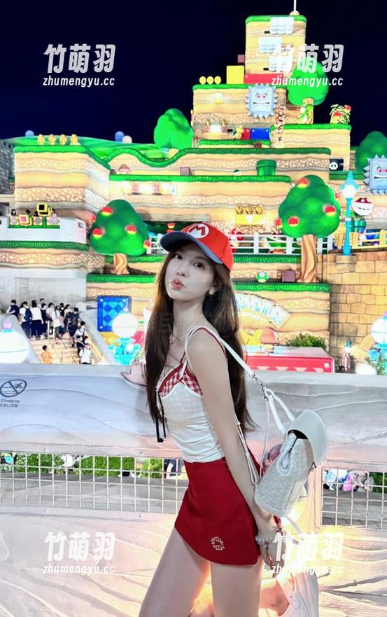 UGirls尤果网 - 不一样的制服，谭晓彤用套图作品诠释自嘲式的个性风格.txt