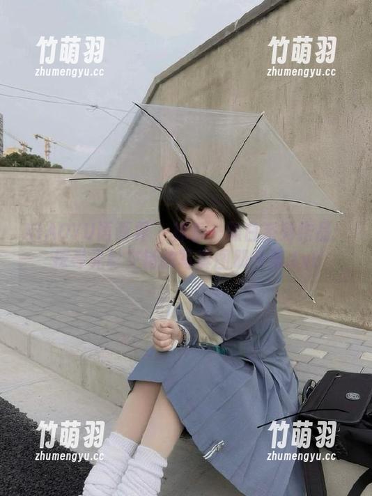 XIAOYU语画界 - 林乐一黑白系列作品：探寻光影交错的写真图册合集.txt