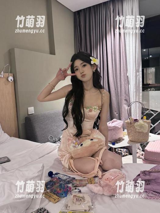 XINGYAN星颜社 - 原图更新，赵馨悦黑色写真再现她的迷人风采与时尚故事.txt