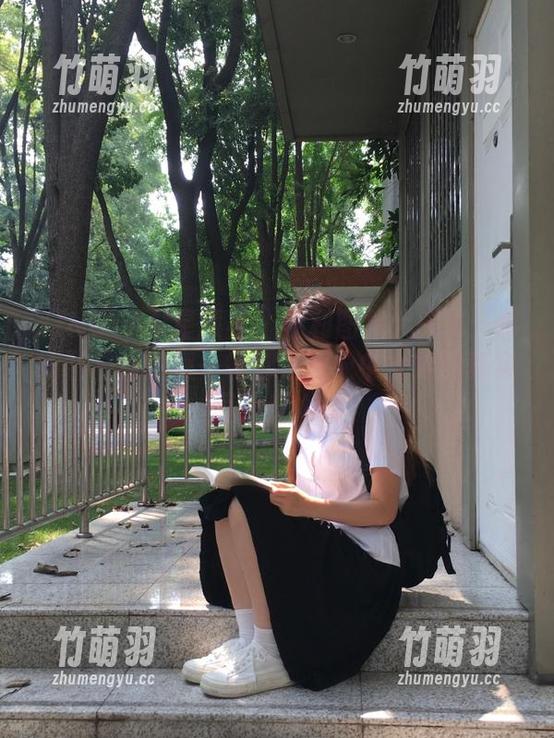 XINGYAN星颜社 - 福利图集大揭秘：韩雨馨白裙的每一帧都是想象中女神的真实写照！.txt
