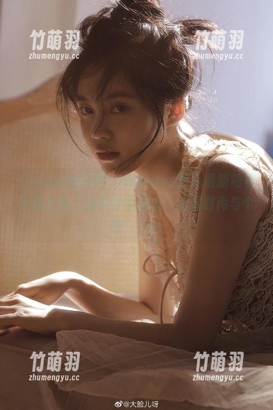 Xiuren秀人网 - Baileys香儿最新短裤写真合集，清爽夏季搭配，尽显时尚与个性！.txt