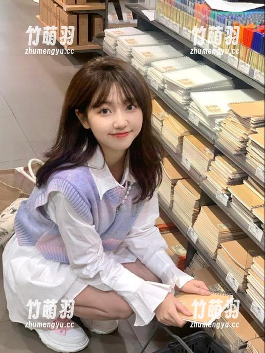 Xiuren秀人网 - Cherry樱桃酱热力回归，厨娘套图作品展现厨房中的优雅与迷人.txt