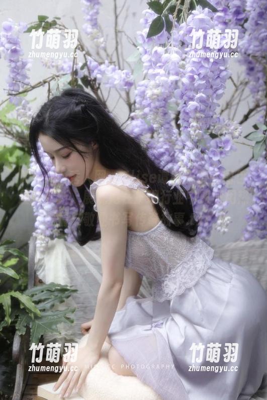 Xiuren秀人网 - Elise谭晓彤护士图包最新更新，展现她在护理行业中如何用热情与敬业书写传奇故事.txt