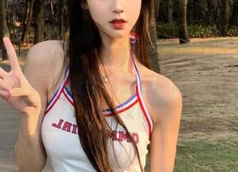Xiuren秀人网 – 身着比基尼的MODEL伊若写真：每一张作品都在挑战你的审美极限.txt