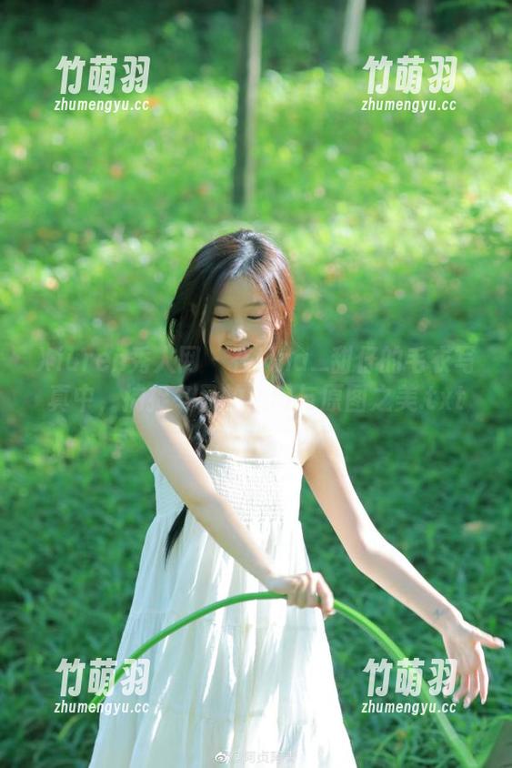 Xiuren秀人网 - 在tina_甜仔的毛衣写真中，捕捉冬日的温暖与原图之美.txt